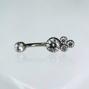 Piercing umbigo com zirconias