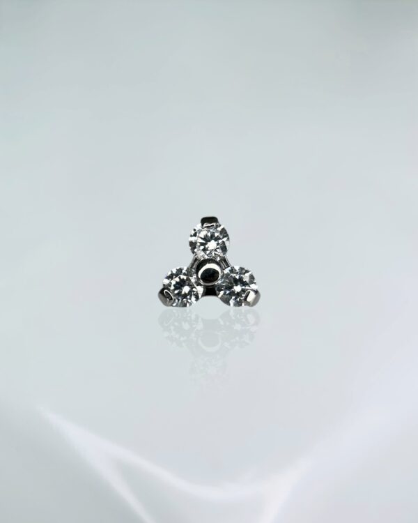 Piercing labret trinity com zirconias