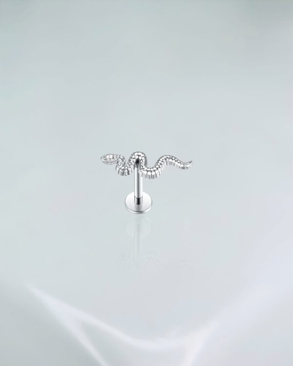 Piercing labret cobra