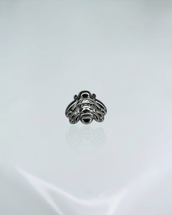 Piercing labret abelha