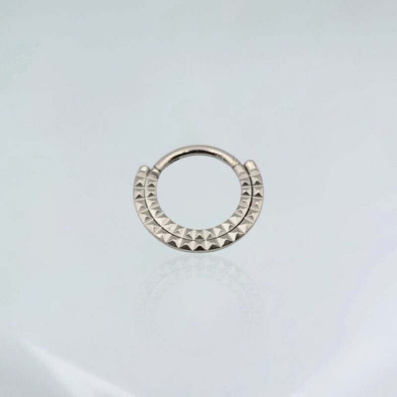 Piercing Titânio Segmento Duplo Frontal