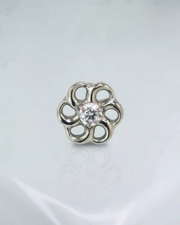 Piercing labret flor infinita titânio ASTM F-136